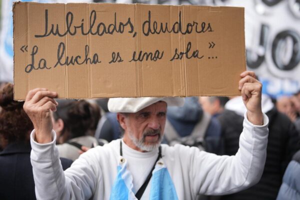 Deudores reclaman a Milei una emergencia crediticia por récord de morosidad