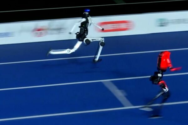 Un robot humanoide chino corrió los 100 metros más rápido que Usain Bolt