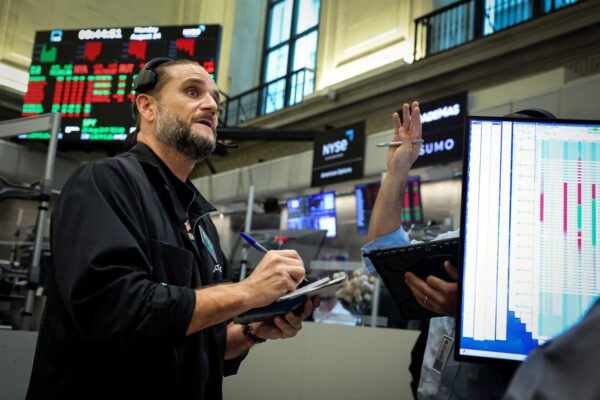 Rebote de acciones bancarias en Wall Street, pero el riesgo país volvió a subir