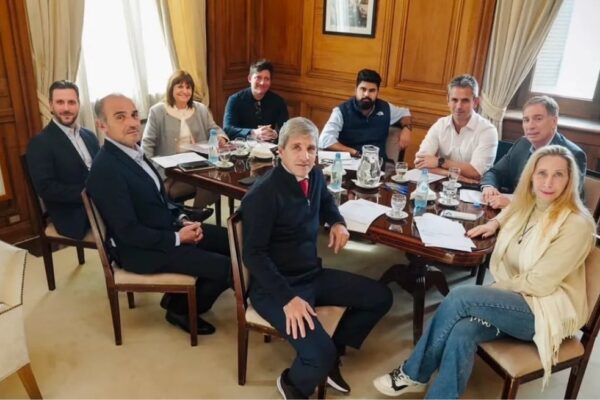 La Mesa Política del Gobierno se reúne antes de una sesión clave en Diputados