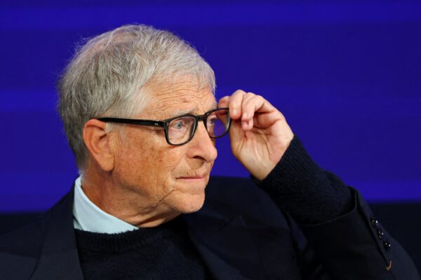 Bill Gates advirtió que no hay ningún plan para afrontar el impacto de la IA en el empleo