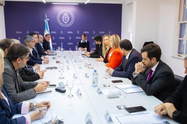 Karina Milei encabezó la segunda reunión por la visita del papa León XIV