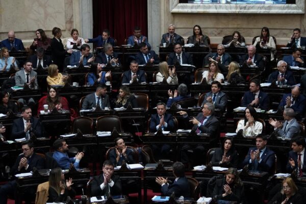 Diputados debate la reforma del Banco Central y la oposición marca poder de fuego