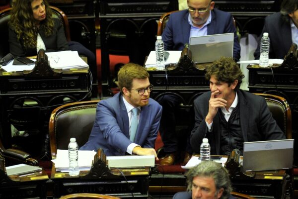 Diputados opositores viajan a Brasil para reparar el vínculo con Lula