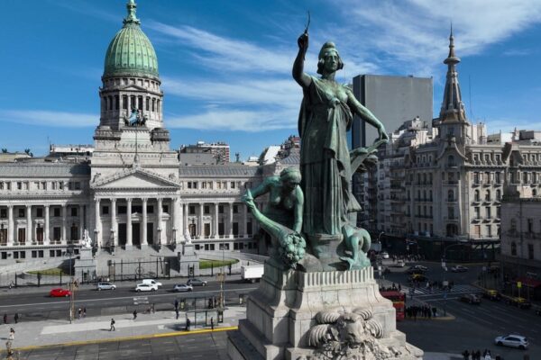El Gobierno lleva al Senado su agenda clave de septiembre