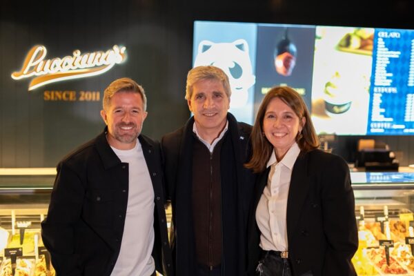 Caputo visitó Lucciano’s y destacó el crecimiento de la heladería
