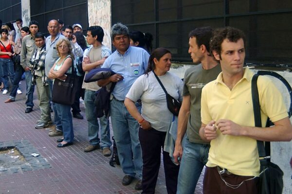 El desempleo se perfila como el mayor riesgo político para Milei