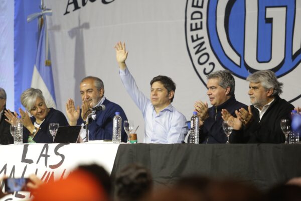 Kicillof cruzó a Milei por la economía en un acto en Chaco