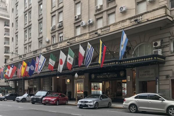Murió Mario Falak, el empresario que recuperó el Hotel Alvear Palace