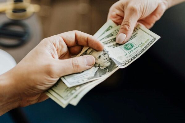 El Banco Central compró dólares pese a que subió la demanda de ahorristas