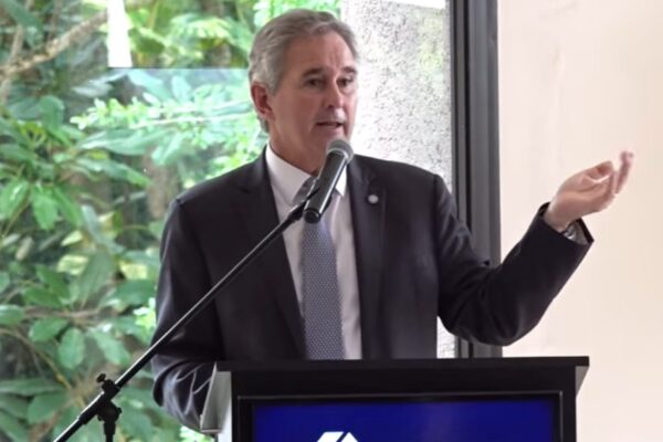 Quirno advirtió a 180 empresas que deberán elegir entre Malvinas o Argentina