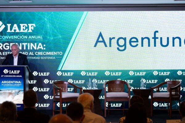 Empresarios ratifican el rumbo económico de Milei pero piden bajar impuestos