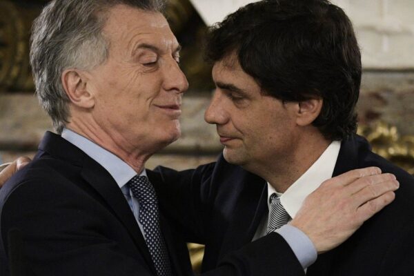 Macri negocia con los Milei y en paralelo deja crecer a Lacunza para 2027