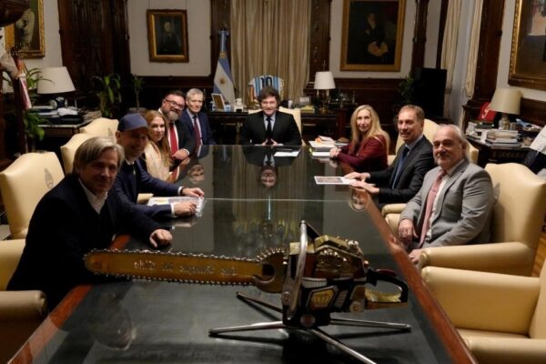 Milei reunió al Gabinete y recibió a directivos de Tesla