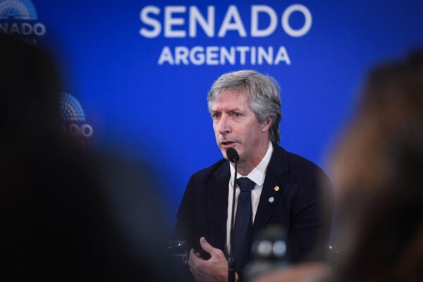 Bausili explicó ante el Senado qué pasó con el oro del Banco Central