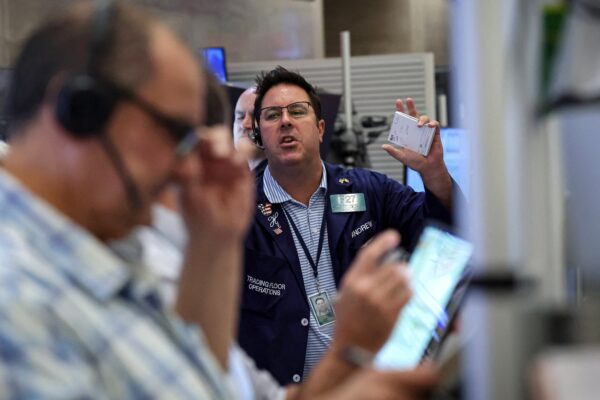 El riesgo país argentino cayó a su mínimo en un mes