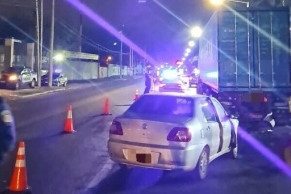 Murió un hombre al chocar contra un camión estacionado en Córdoba