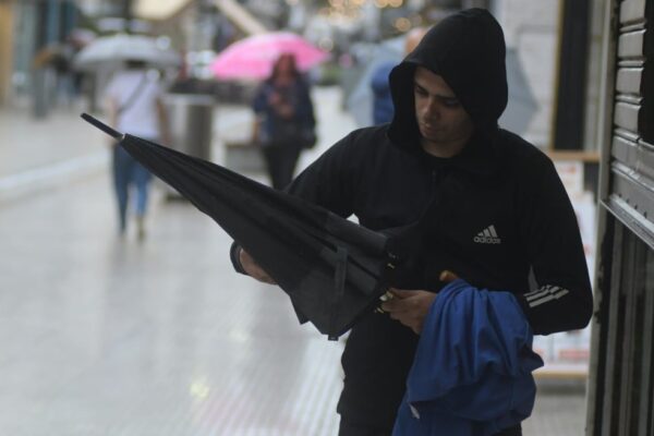 Alerta amarilla en cinco provincias por lluvias, nieve y viento este sábado