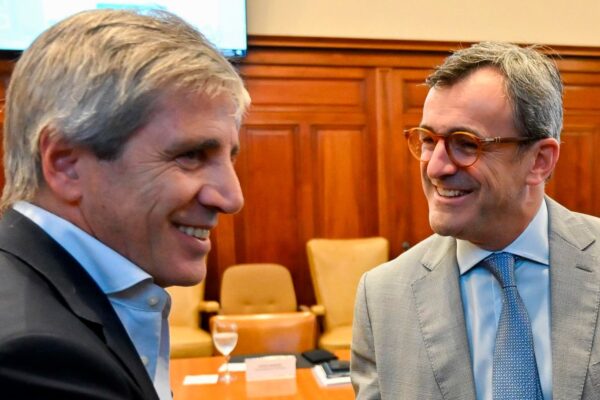 La UIA pidió al Gobierno frenar embargos y bajar impuestos a las pymes