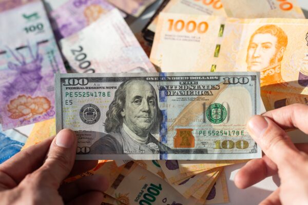 El dólar mayorista rebotó y cortó una racha de cuatro bajas seguidas