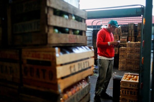 Los precios mayoristas treparon al 2,1% en agosto y volvieron a superar al IPC
