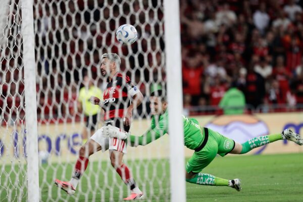 Flamengo sufrió pero avanzó a semifinales de la Libertadores y espera a Estudiantes