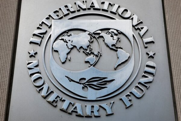 Bolivia aprueba crédito de USD 1.900 millones con el FMI y elimina subsidios