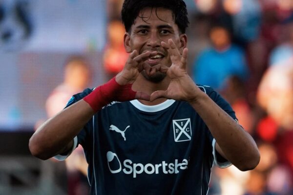 Independiente ganó 2-1 a Unión en Santa Fe pese a un flojo partido