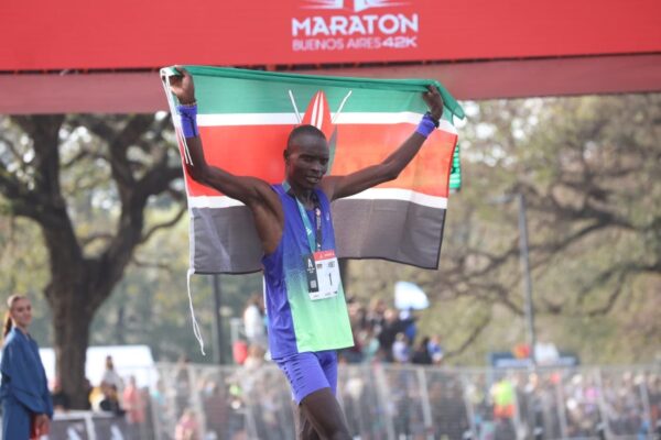 Bethwel Kibet Chumba ganó la Maratón de Buenos Aires con 2h08m28s