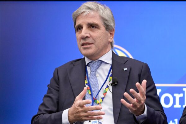 Caputo ratificó ante inversores en Nueva York que el rumbo económico no cambiará en 2027