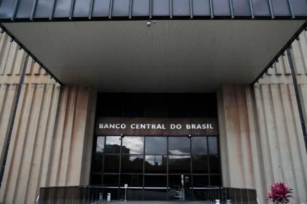 El Banco Central de Brasil recorta la tasa Selic pero pide cautela por la inflación