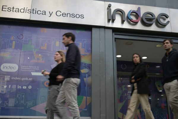 Milei critica los índices del Indec, pero el Gobierno descarta reformar el organismo