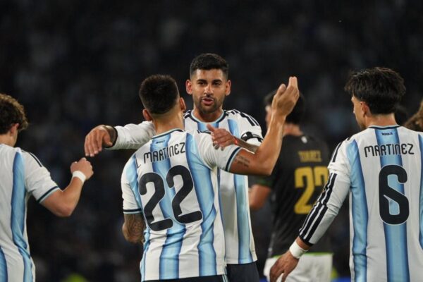 Argentina goleó 4-0 a Bolivia en su primer amistoso pos Mundial