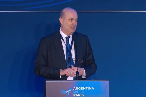 Sturzenegger defendió el equilibrio fiscal en París: «Es innegociable»
