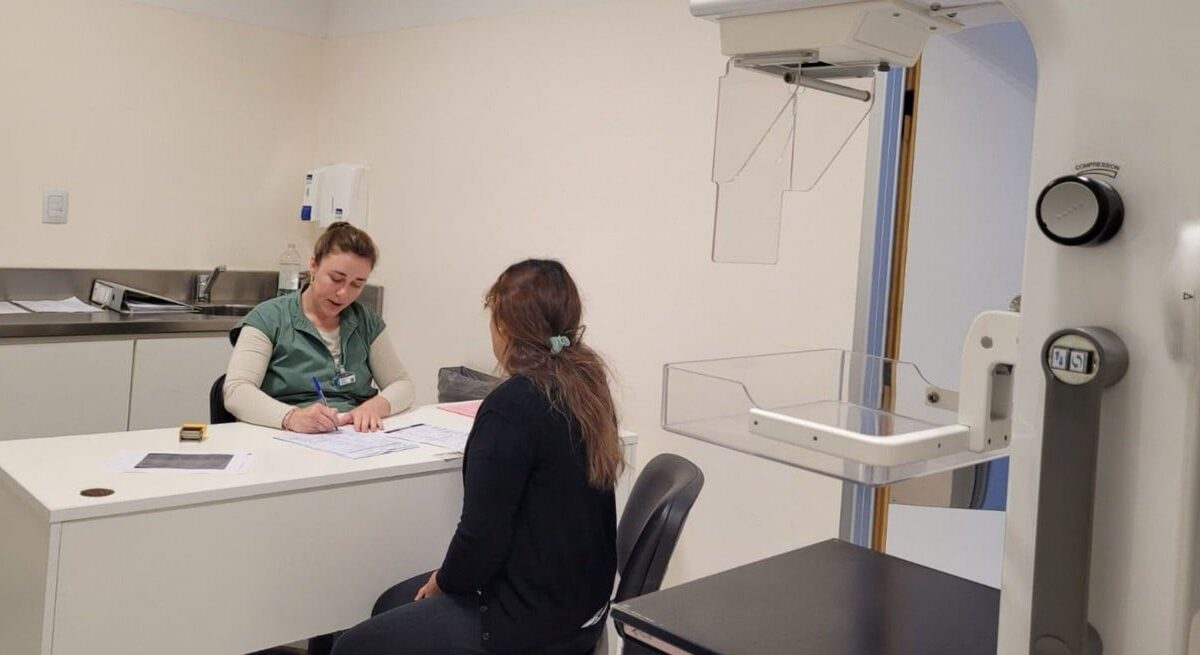 Santa Fe refuerza los controles de cáncer de mama en mujeres de más de 40 años