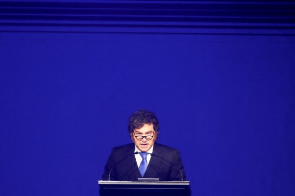 Milei: en París prometió que 2028 será «el mejor año» si es reelecto