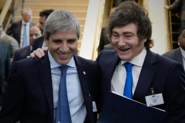 Caputo atribuyó la suba del riesgo país al contexto internacional