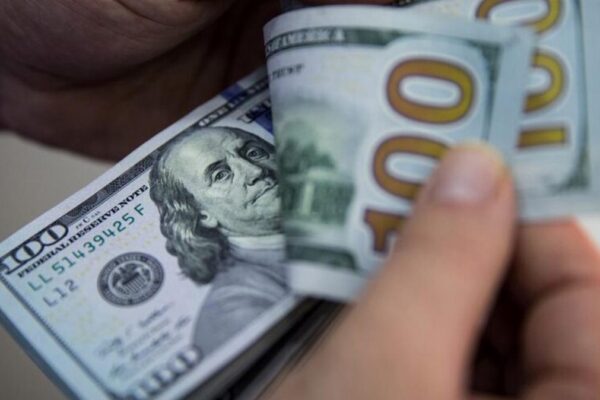 El dólar bajó y las reservas del BCRA superaron los US$48.000 millones