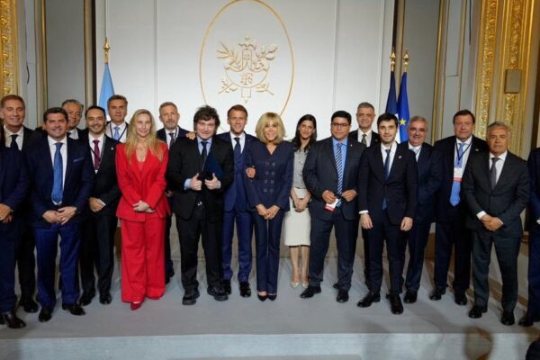 Gobernadores argentinos cerraron en París su gira para atraer inversiones