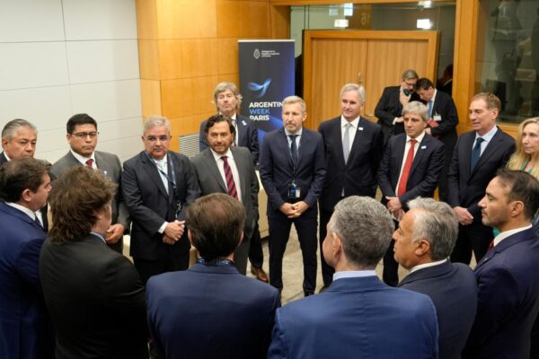 Milei apura acuerdos con gobernadores para suspender las PASO