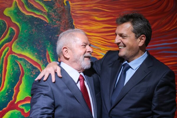 Massa respaldó la reelección de Lula en medio de la primera vuelta en Brasil