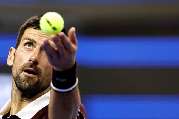 Djokovic a la final en Beijing tras la descalificación de Medvedev