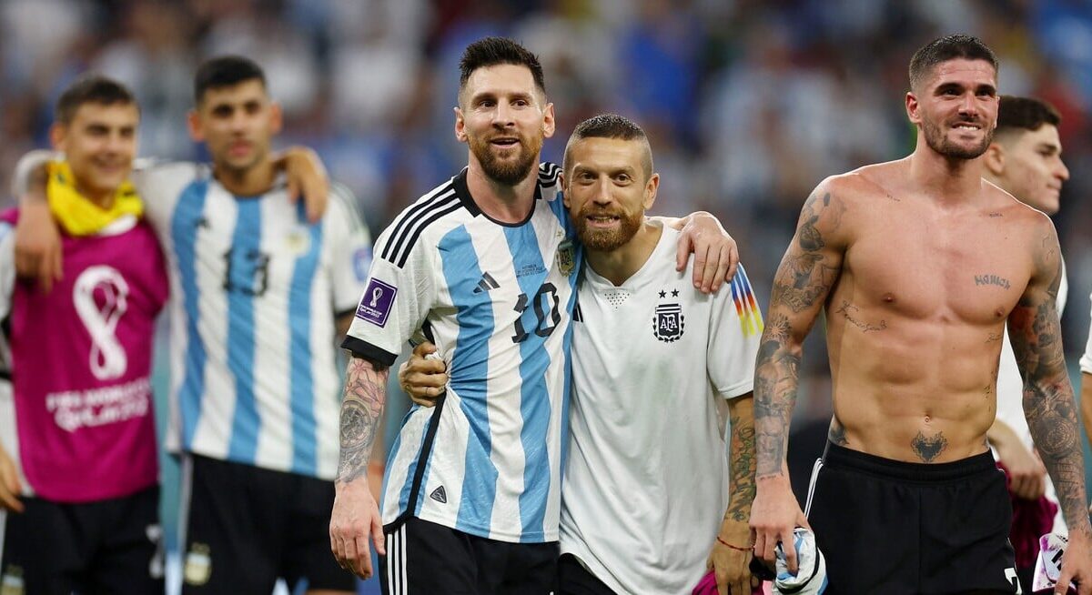 Papu Gómez comparó a Messi con Einstein y Da Vinci